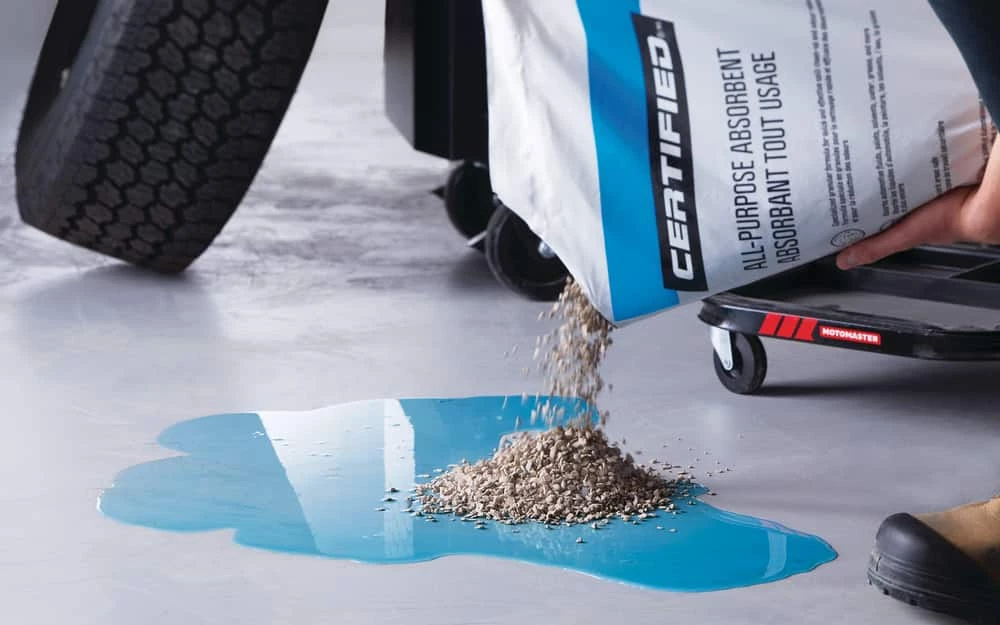 Certified All-Purpose Granular Oil/Fluid Absorbent, 12-kg - Image 2